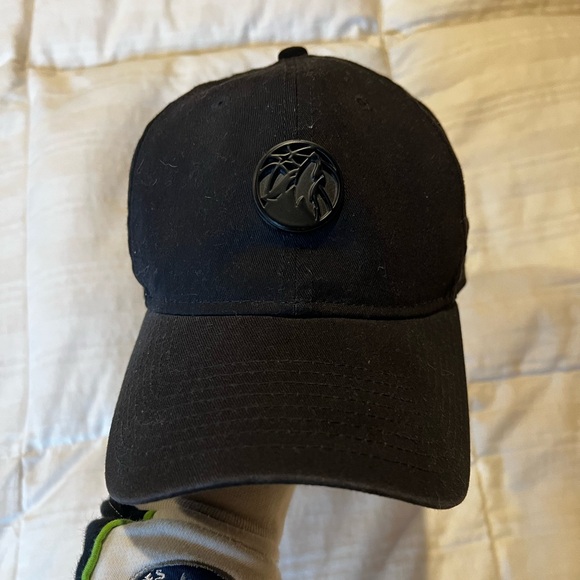 Minnesota Timberwolves baseball cap, black, leather adjusting - Picture 1 of 3